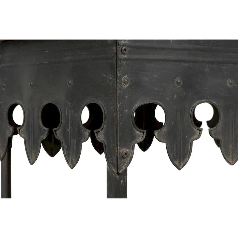 Tavolino da divano con bordo smerlato in metallo con finitura zincata e legno