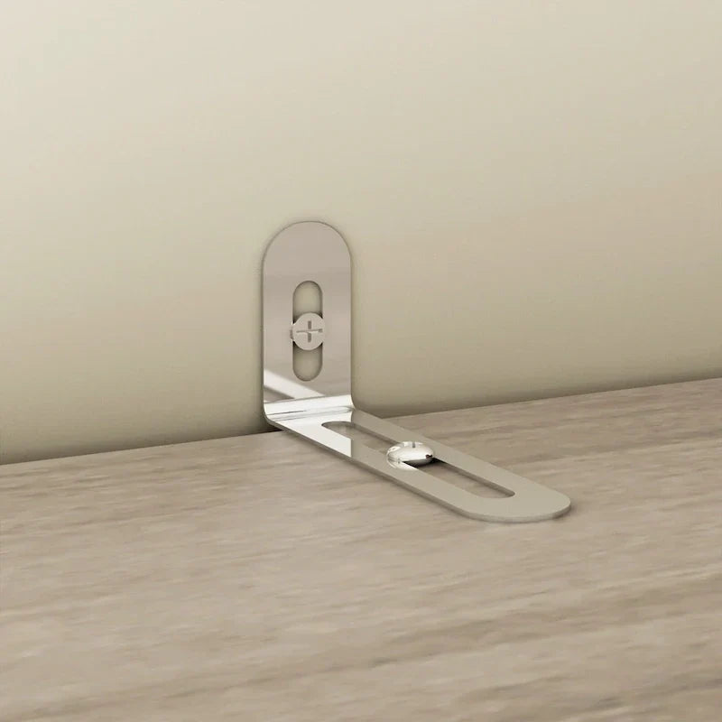 Armadio moderno freestanding in legno massiccio con ripiani