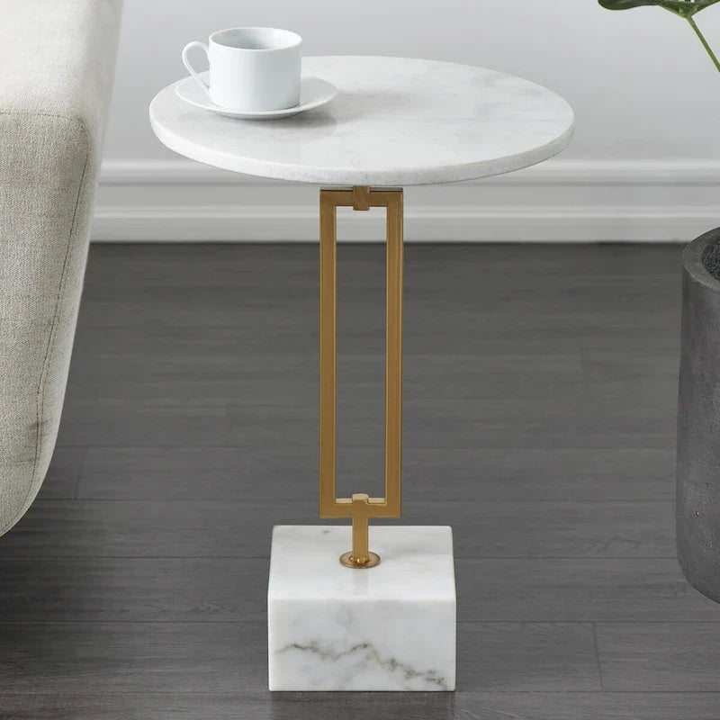 Tavolino d'appoggio/laterale geometrico in marmo con base rettangolare in metallo dorato - Bianco