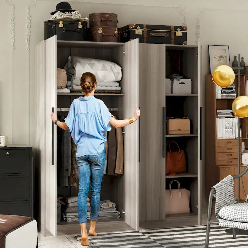 Armadio moderno freestanding in legno massiccio con ripiani